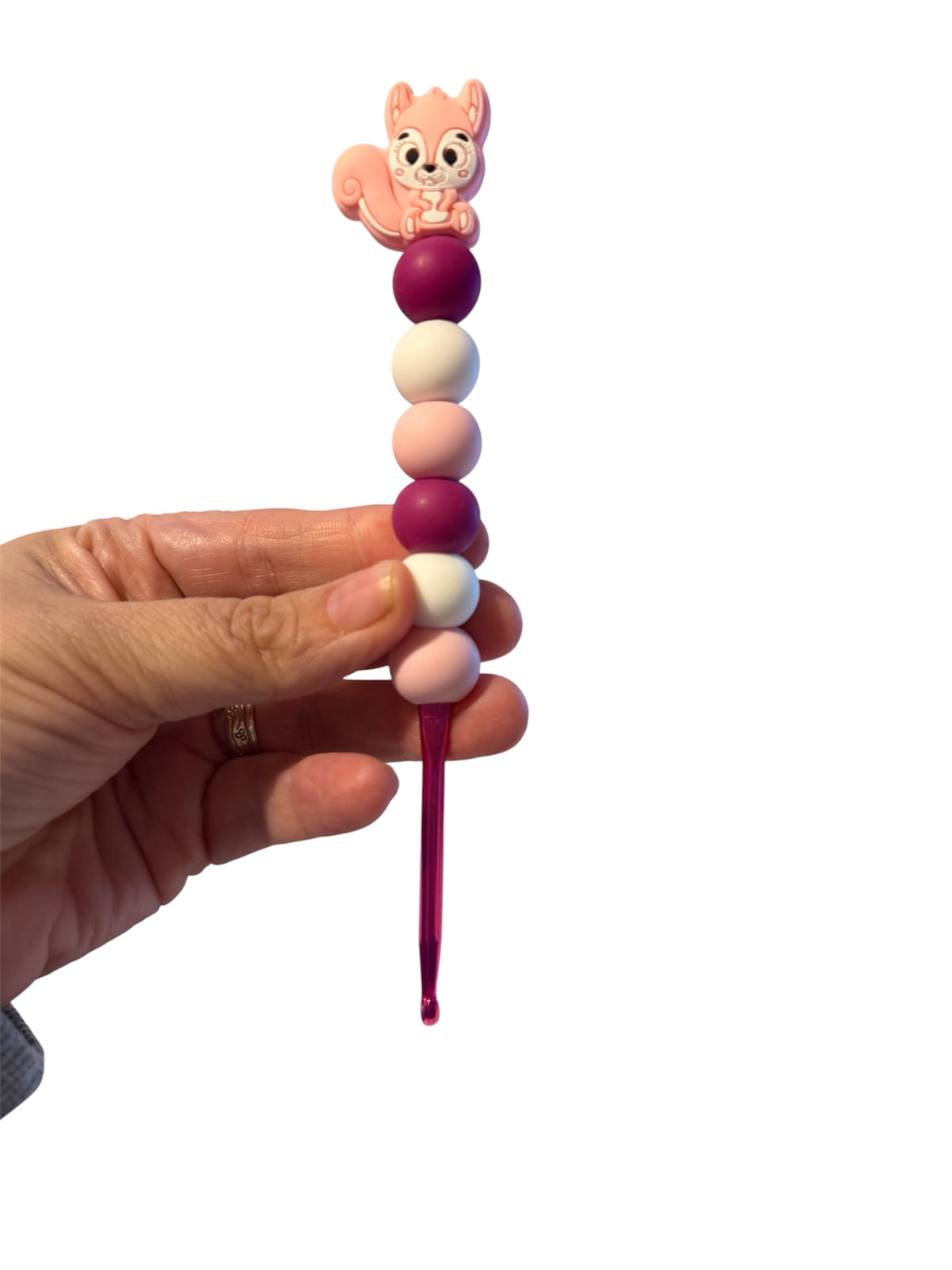 4.5mm hook - pink squirrel