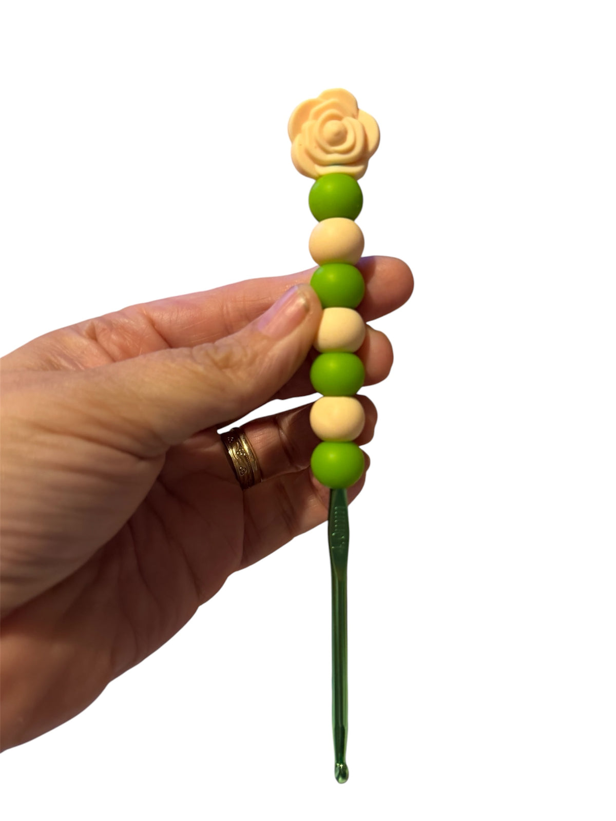 4mm hook - cream rose